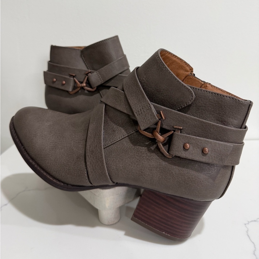 Eurosoft by Sofft Size 8 Women's Brown Strappy Faux Leather Booties Ankle